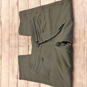 Athleta pant Capri knit olive green xs